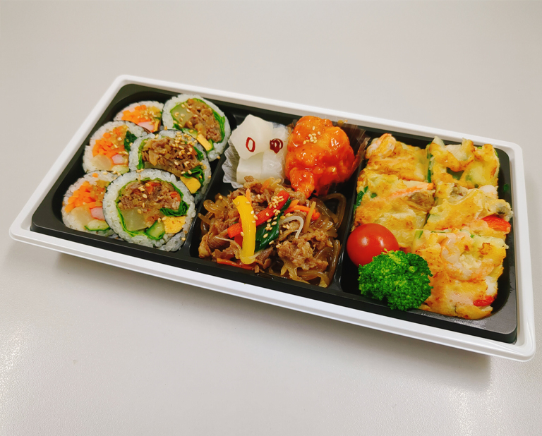 〈韓美膳デリ〉2種キンパの彩り膳