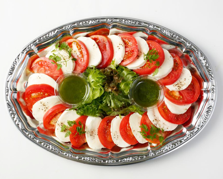 〈西洋銀座〉トマトとモッツァレラチーズのサラダ