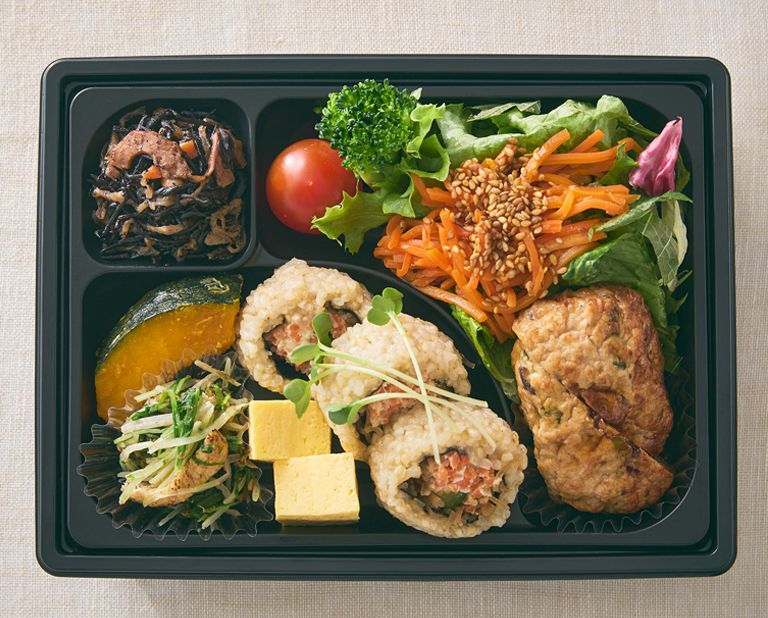 〈いとはん〉400kcal以下 玄米ロールとつくねの彩り野菜弁当
