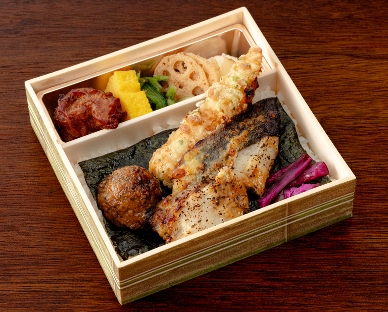 〈ごっつ食べなはれ〉銀ダラ西京焼きと鶏つくね