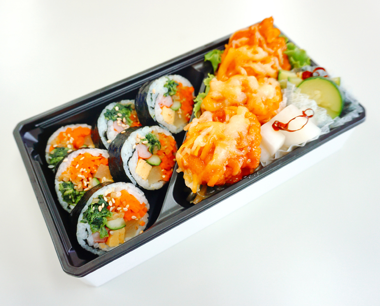 〈カンナムキンパNEO〉チーズヤンニャムチキンと7種具材の野菜キンパ