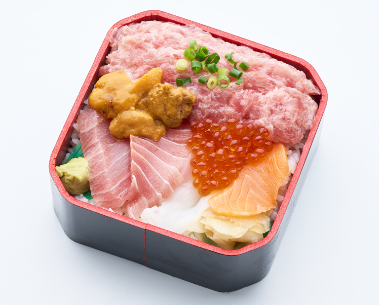 〈知床鮨〉六種盛(ウニ)