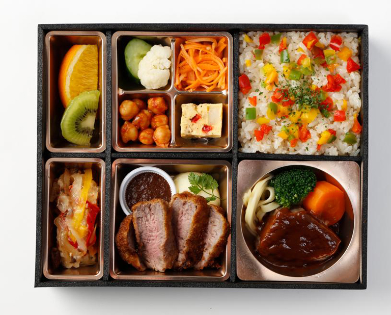 〈西洋銀座〉牛フィレ肉のカツレツ&黒毛和牛ビーフシチュー弁当