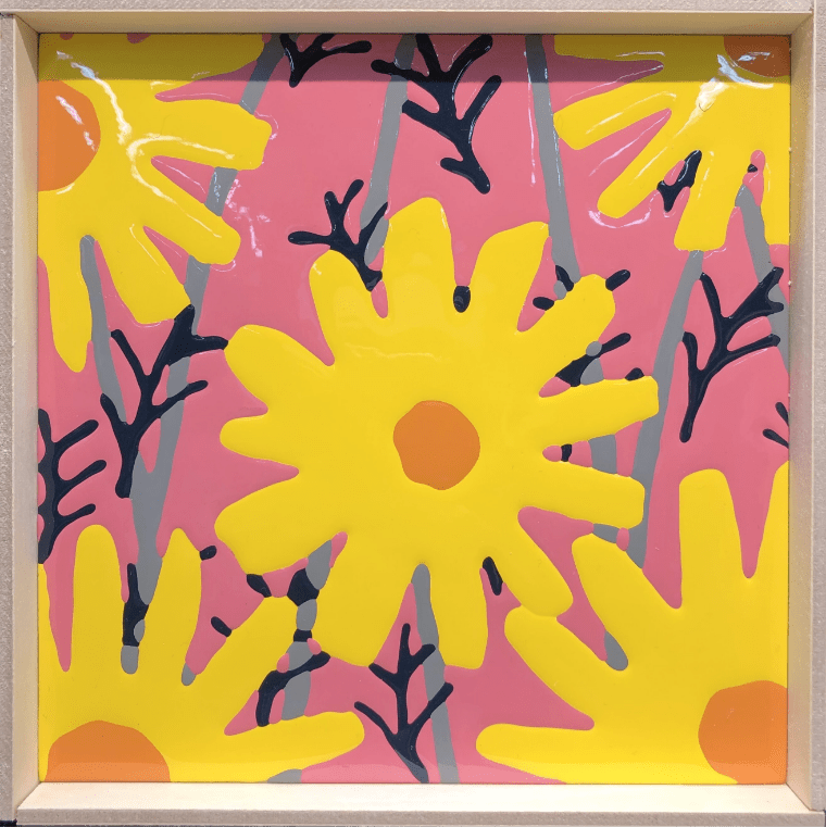 黄色い花とピンク